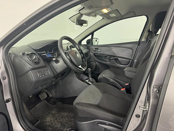 Renault Clio Sport Tourer 1.2 Turbo Icon EDC araç görseli 11