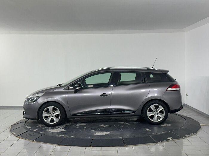 Renault Clio Sport Tourer 1.2 Turbo Icon EDC araç görseli 5