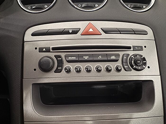 Peugeot 308 1.6 VTI Comfort Pack Otomatik araç görseli 16