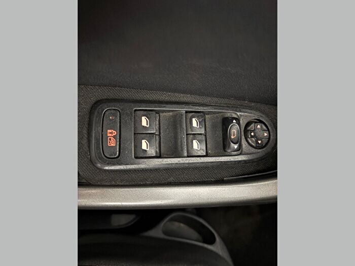 Peugeot 308 1.6 VTI Comfort Pack Otomatik araç görseli 20