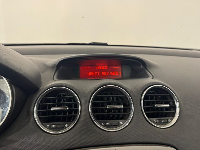 Peugeot 308 1.6 VTI Comfort Pack Otomatik araç görseli 18
