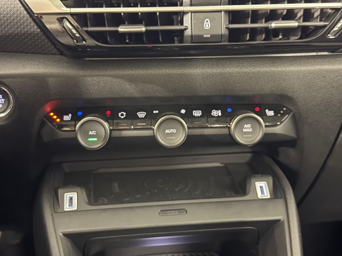 Citroen C4 X 1.2 Mhev Max e-DCS6 araç görseli 18