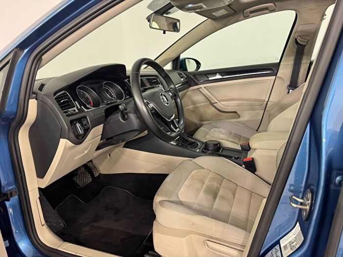 Volkswagen Golf 23