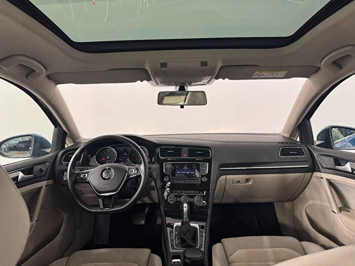 Volkswagen Golf 12