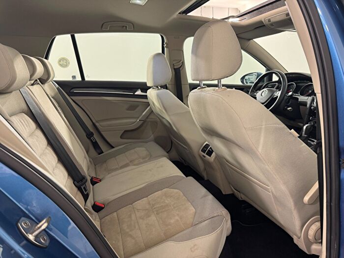Volkswagen Golf 26
