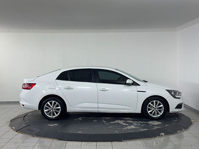 Renault Megane Sedan 1.5 DCI Touch EDC araç görseli 4