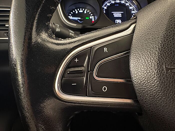 Renault Megane Sedan 1.5 DCI Touch EDC araç görseli 19