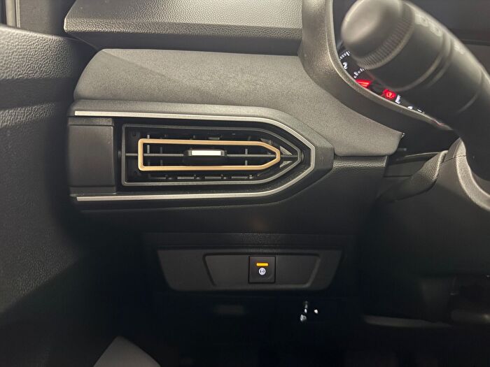 Dacia Sandero Stepway 1.0 TCE Extreme CVT araç görseli 17
