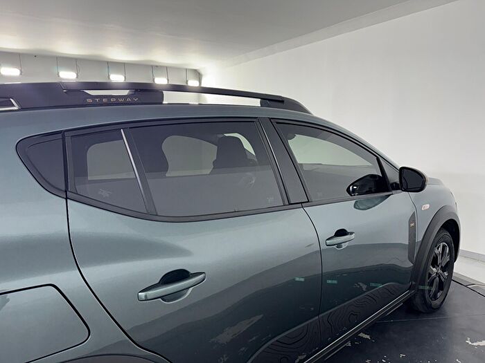 Dacia Sandero Stepway 1.0 TCE Extreme CVT araç görseli 10