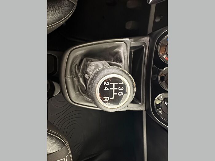 Fiat Fiorino Combi 1.4 Eko Premio araç görseli 23