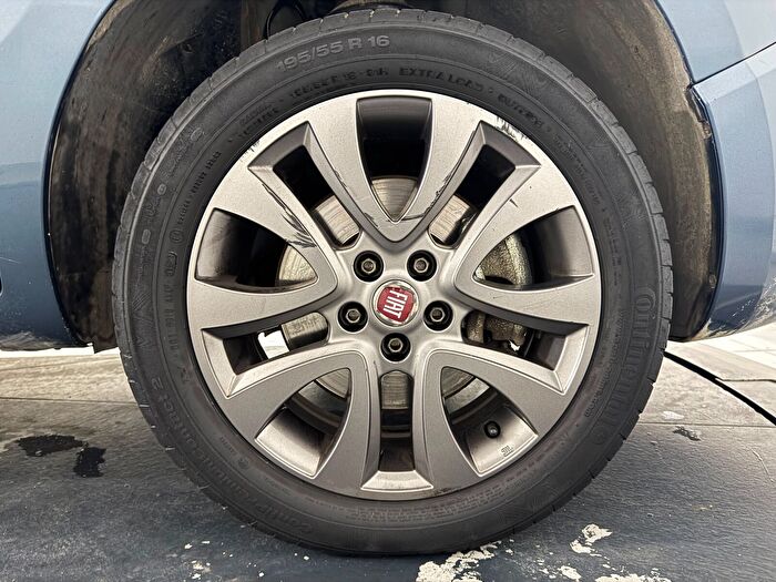 Fiat Fiorino Combi 1.4 Eko Premio araç görseli 27