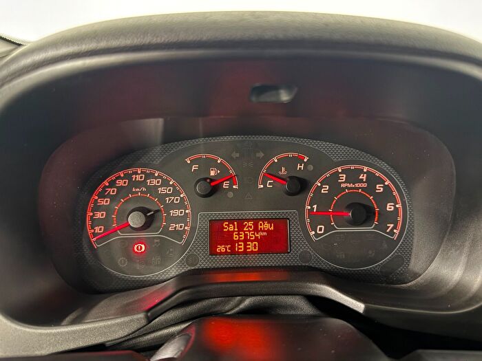 Fiat Fiorino Combi 1.4 Eko Premio araç görseli 17