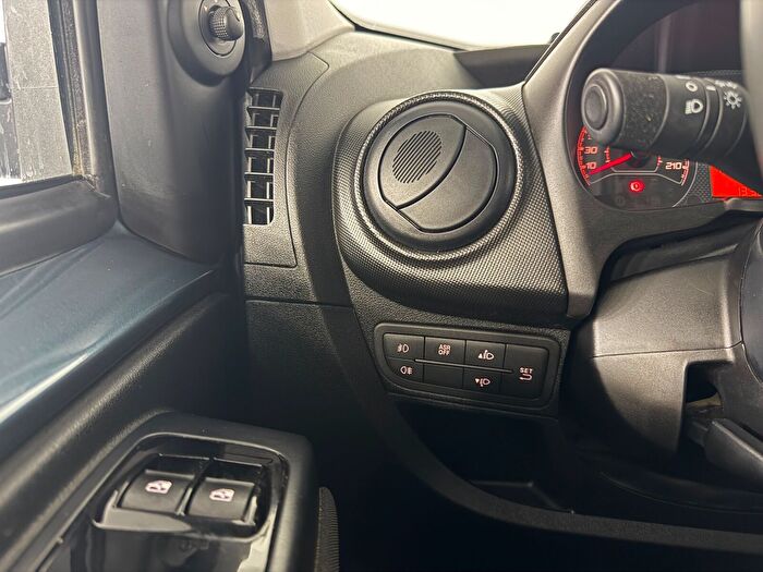 Fiat Fiorino Combi 1.4 Eko Premio araç görseli 18