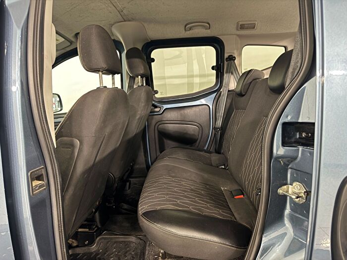 Fiat Fiorino Combi 1.4 Eko Premio araç görseli 15