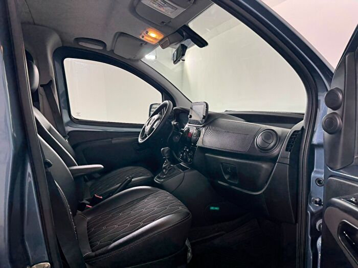 Fiat Fiorino Combi 1.4 Eko Premio araç görseli 13