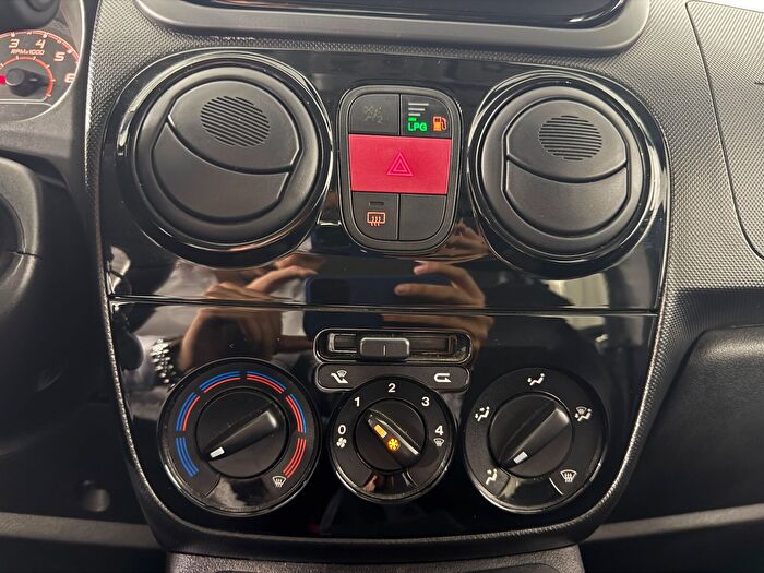 Fiat Fiorino Combi 1.4 Eko Premio araç görseli 19