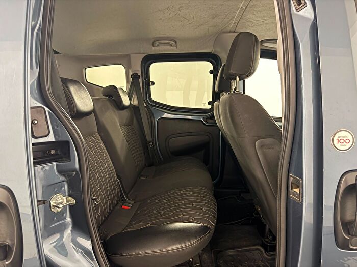 Fiat Fiorino Combi 1.4 Eko Premio araç görseli 14