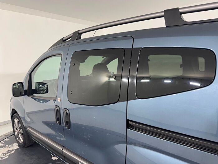 Fiat Fiorino Combi 1.4 Eko Premio araç görseli 10