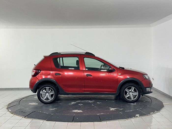 Dacia Sandero 1.5 DCI Stepway araç görseli 4