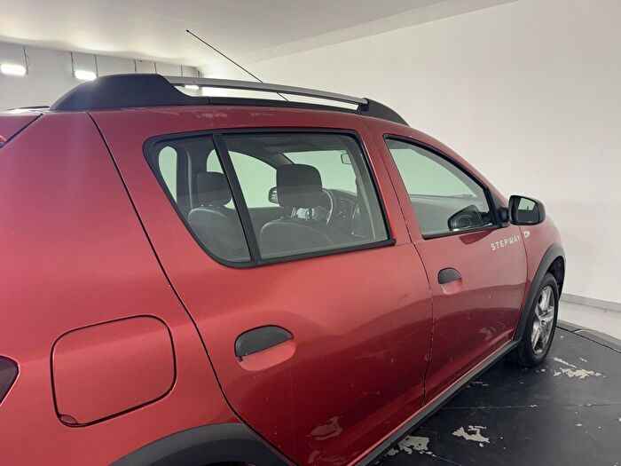 Dacia Sandero 1.5 DCI Stepway araç görseli 11
