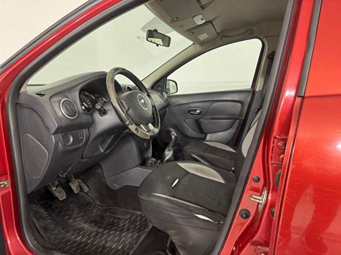 Dacia Sandero 1.5 DCI Stepway araç görseli 12