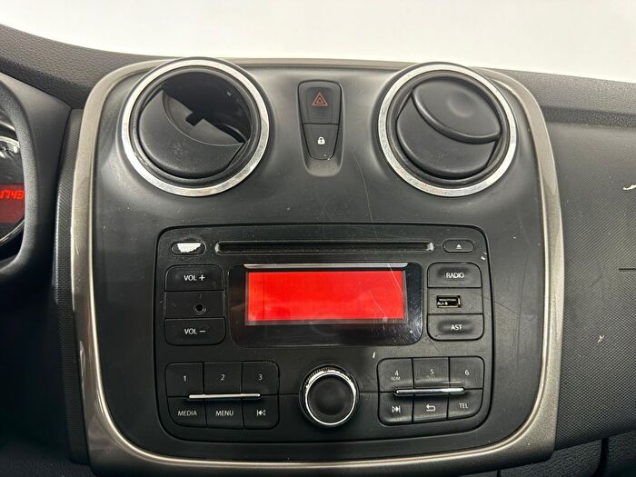 Dacia Sandero 1.5 DCI Stepway araç görseli 17