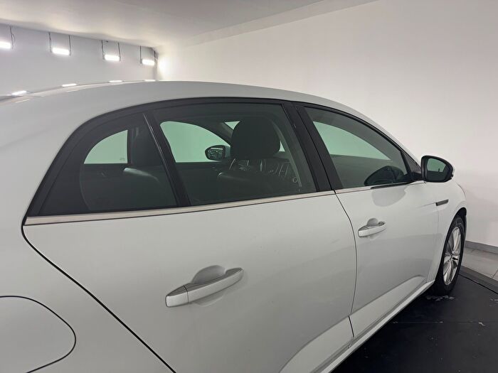 Renault Megane 1.5 BluedCi Touch EDC araç görseli 11
