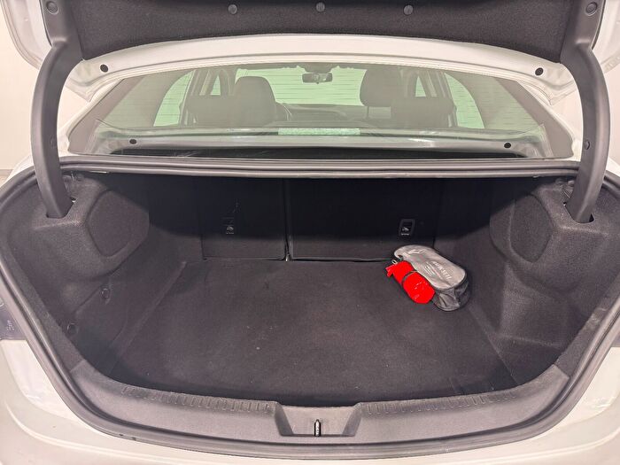 Renault Megane 1.5 BluedCi Touch EDC araç görseli 24