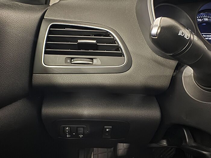 Renault Megane 1.5 BluedCi Touch EDC araç görseli 18