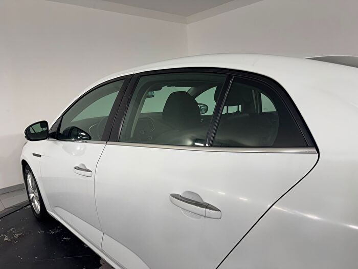 Renault Megane 1.5 BluedCi Touch EDC araç görseli 10