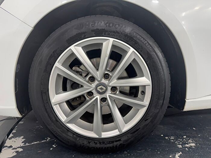Renault Megane 1.5 BluedCi Touch EDC araç görseli 28