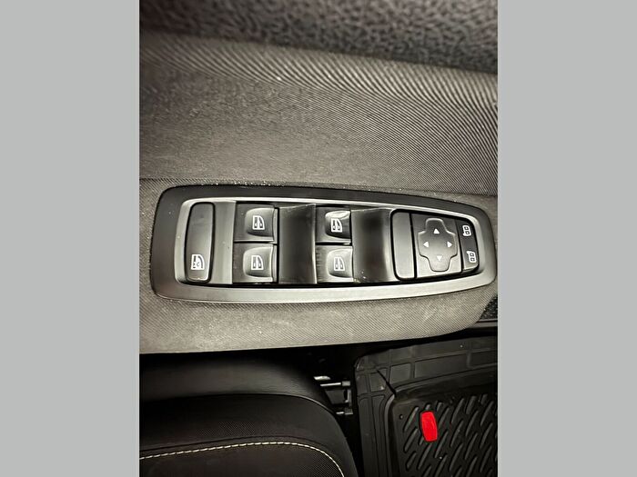 Renault Megane 1.5 BluedCi Touch EDC araç görseli 25