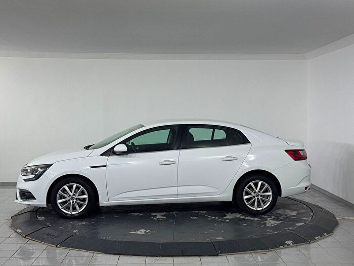 Renault Megane 1.5 BluedCi Touch EDC araç görseli 5