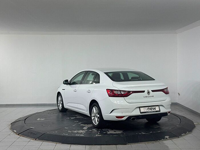 Renault Megane 1.5 BluedCi Touch EDC araç görseli 8