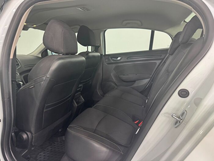 Renault Megane 1.5 BluedCi Touch EDC araç görseli 16