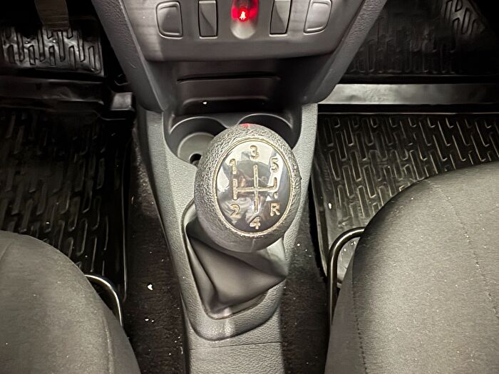 Renault Symbol 1.5 DCI Joy araç görseli 21