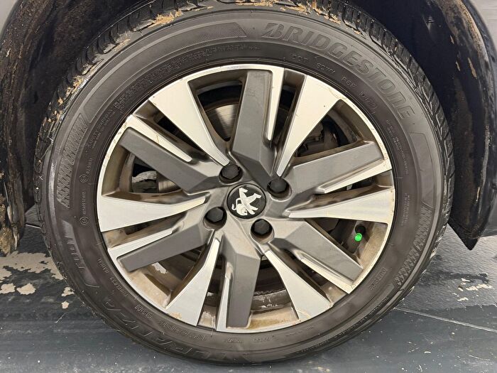 Peugeot 2008 1.5 BlueHDI Start&Stop Allure EAT6 araç görseli 31