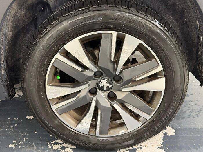 Peugeot 2008 1.5 BlueHDI Start&Stop Allure EAT6 araç görseli 29