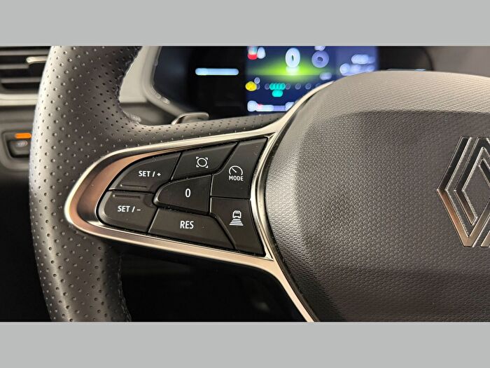 RENAULT CAPTUR TECHNO MİLD HYBRİD EDC 140 HP araç görseli 22