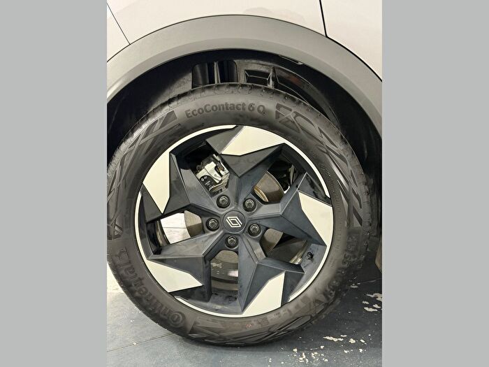 RENAULT CAPTUR TECHNO MİLD HYBRİD EDC 140 HP araç görseli 28