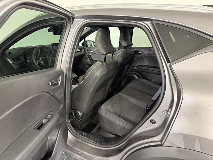 RENAULT CAPTUR TECHNO MİLD HYBRİD EDC 140 HP araç görseli 14