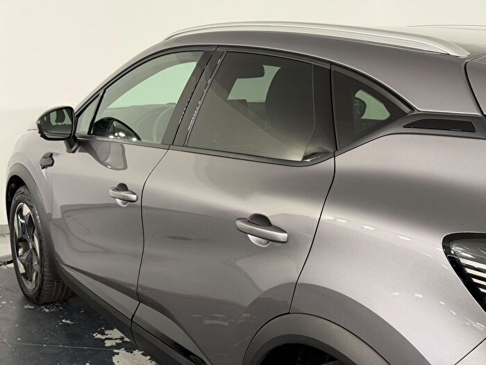 RENAULT CAPTUR TECHNO MİLD HYBRİD EDC 140 HP araç görseli 9
