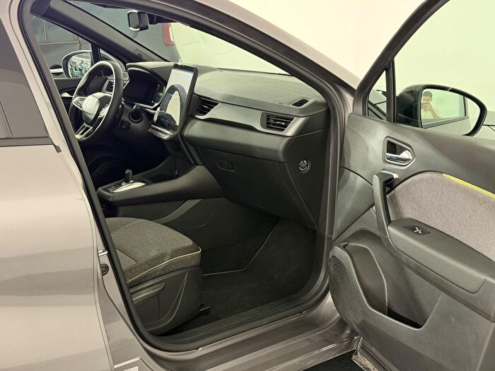 RENAULT CAPTUR TECHNO MİLD HYBRİD EDC 140 HP araç görseli 13