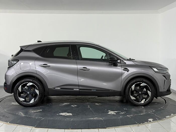 RENAULT CAPTUR TECHNO MİLD HYBRİD EDC 140 HP araç görseli 4