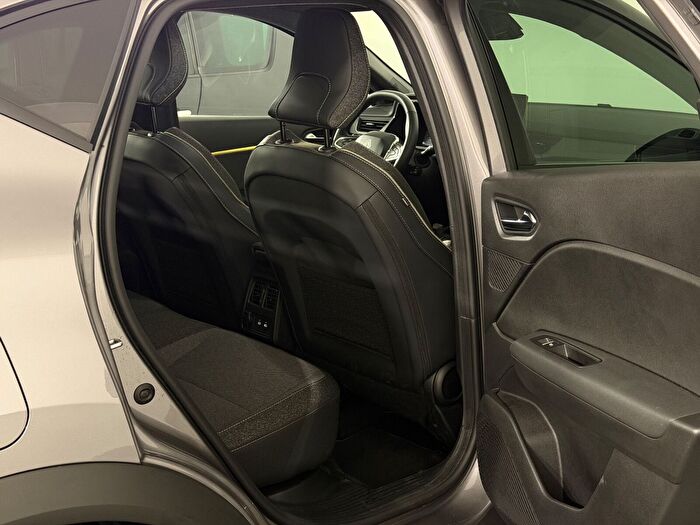 RENAULT CAPTUR TECHNO MİLD HYBRİD EDC 140 HP araç görseli 15
