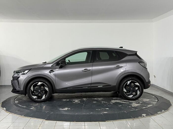 RENAULT CAPTUR TECHNO MİLD HYBRİD EDC 140 HP araç görseli 5