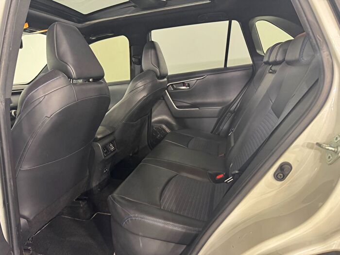 Toyota RAV4 16