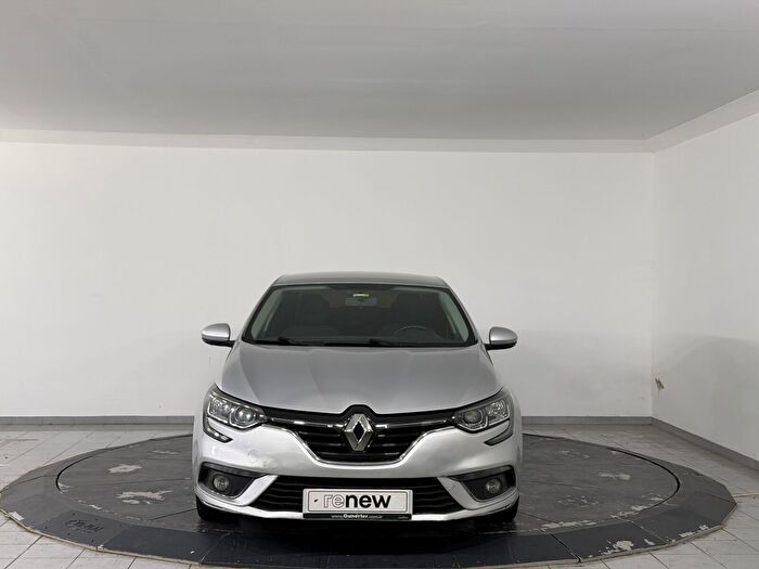 Renault Megane 1.5 BluedCi Touch EDC araç görseli 2