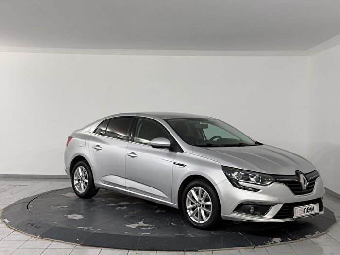 Renault Megane 1.5 BluedCi Touch EDC araç görseli 3