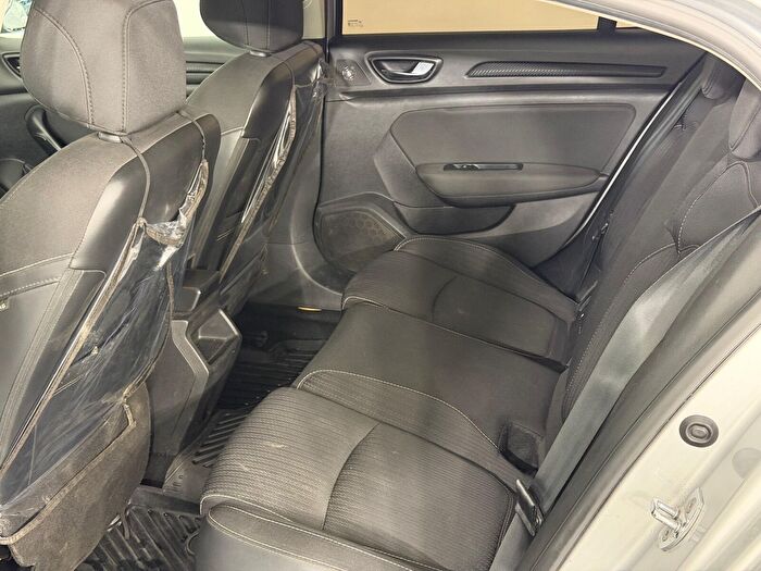 Renault Megane 1.5 BluedCi Touch EDC araç görseli 15